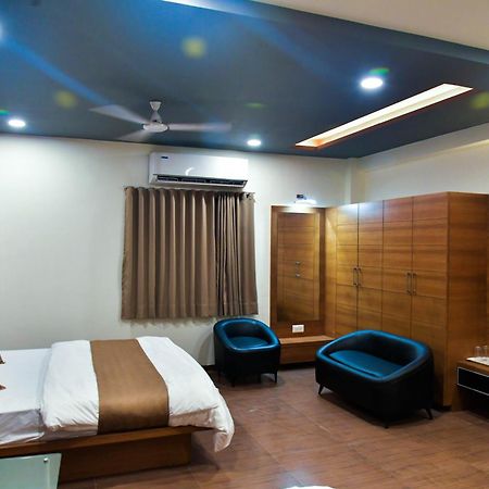 Hotel Ashooka Inn Gandhinagar Bagian luar foto