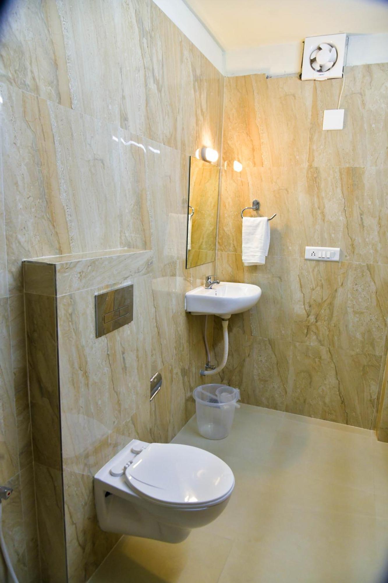 Hotel Ashooka Inn Gandhinagar Bagian luar foto