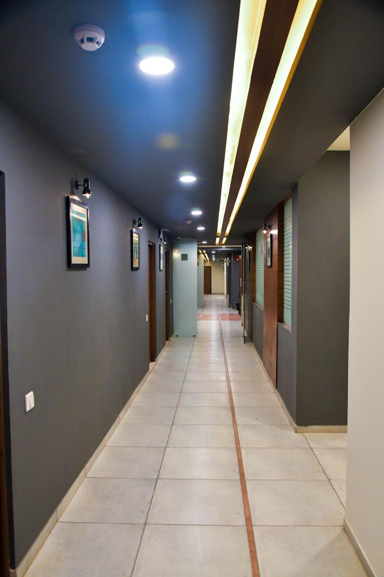 Hotel Ashooka Inn Gandhinagar Bagian luar foto