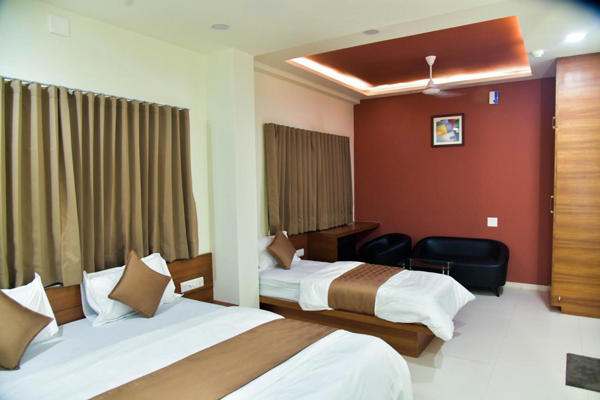Hotel Ashooka Inn Gandhinagar Bagian luar foto