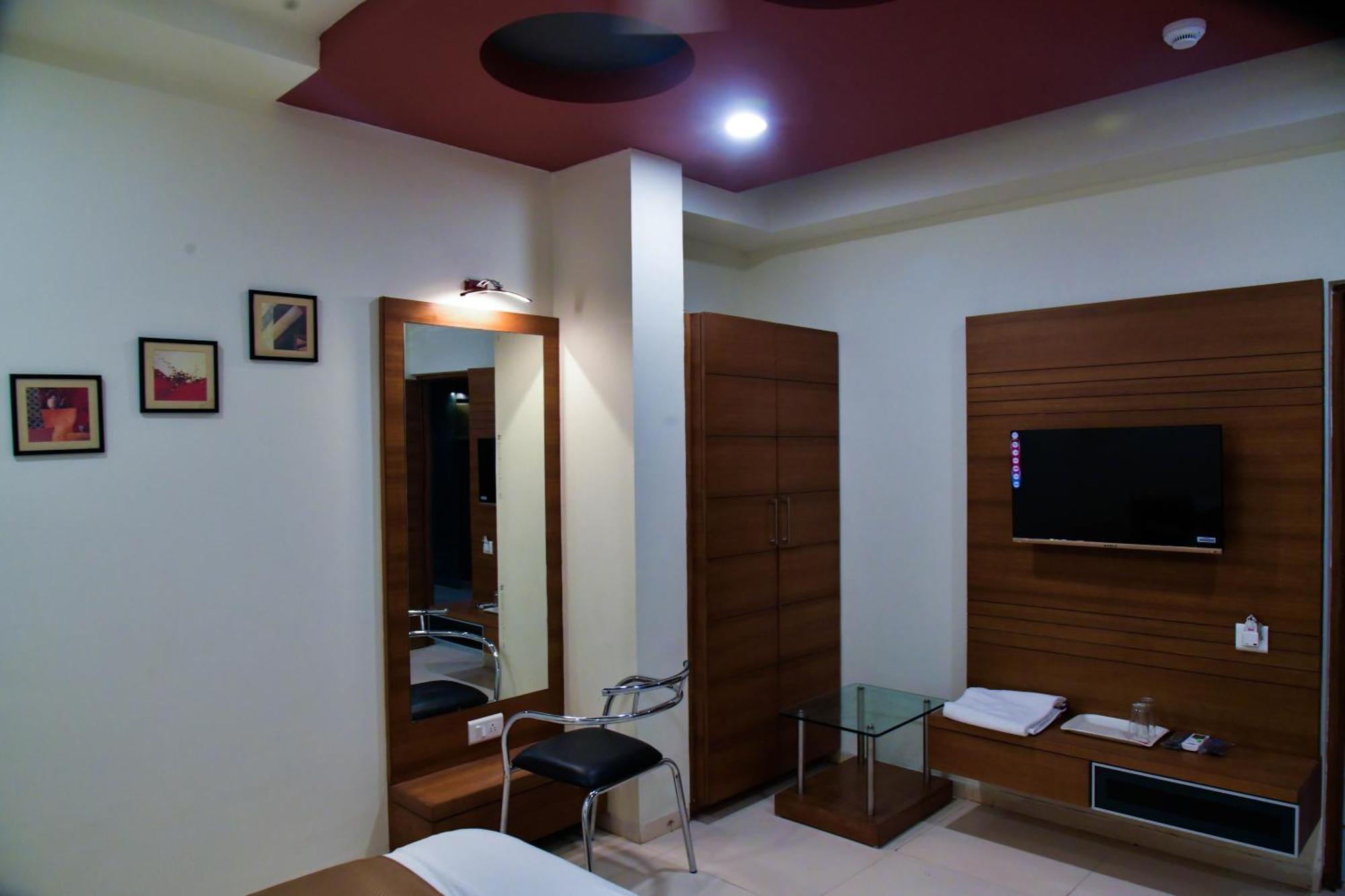 Hotel Ashooka Inn Gandhinagar Bagian luar foto