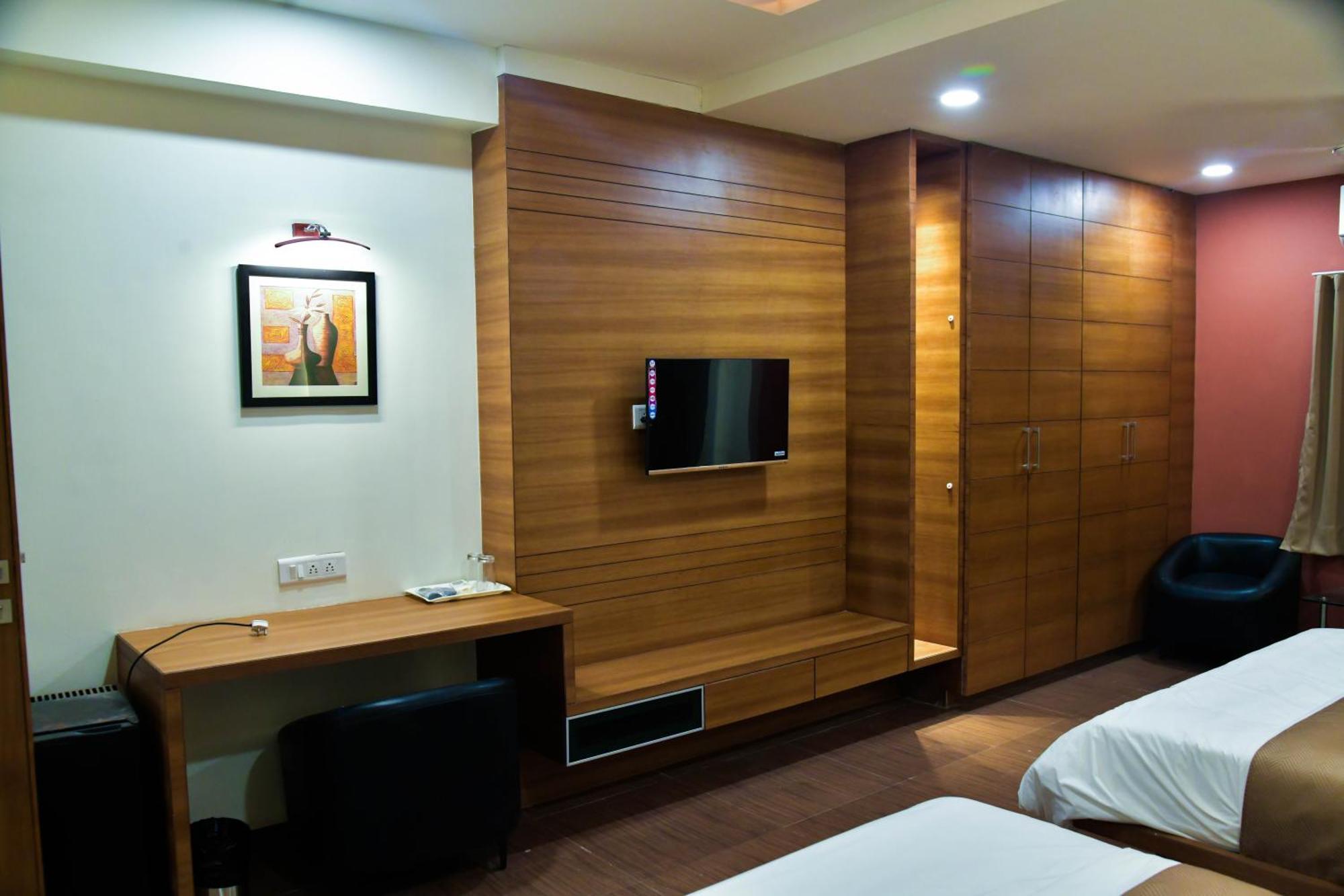 Hotel Ashooka Inn Gandhinagar Bagian luar foto