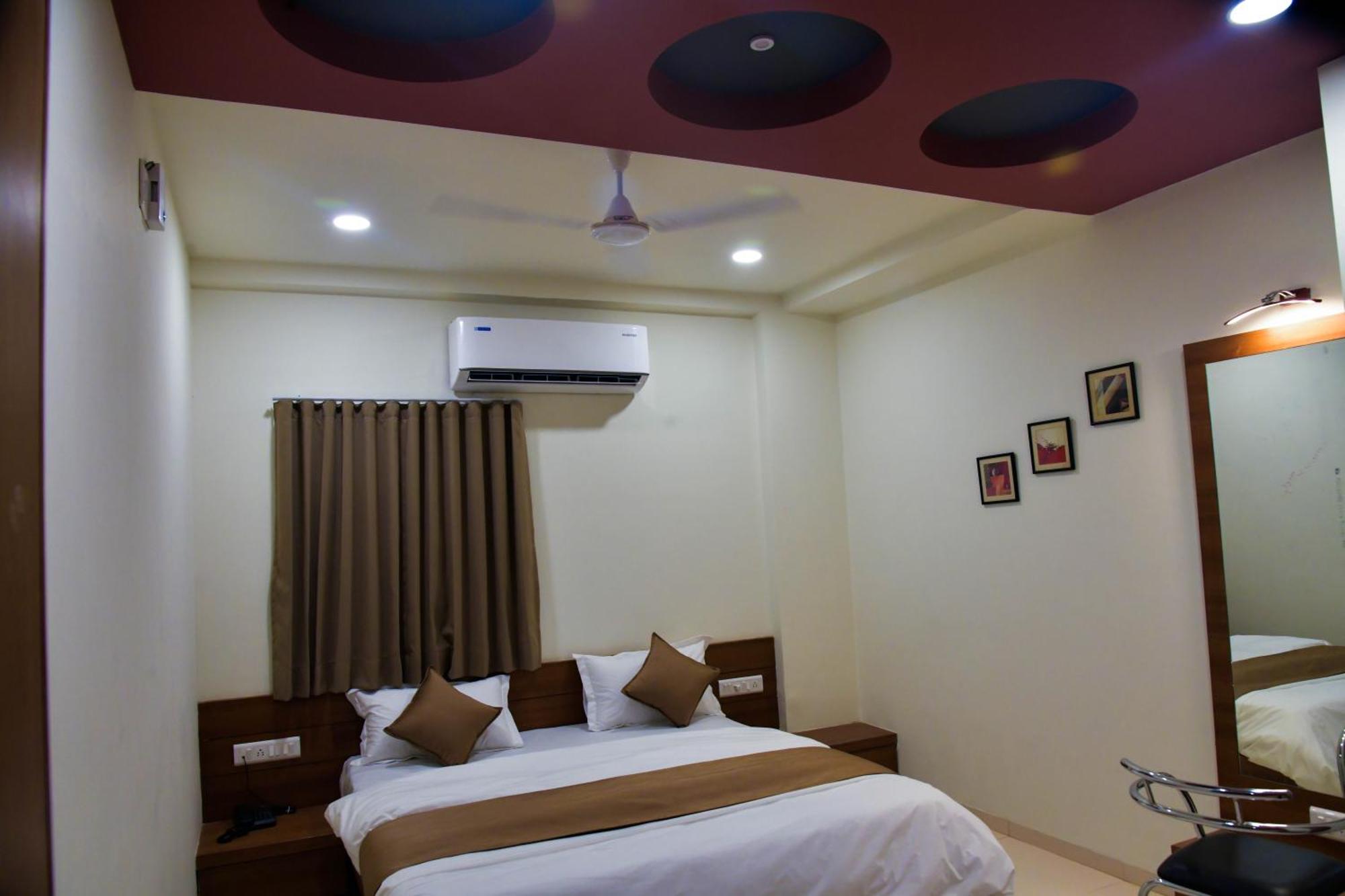 Hotel Ashooka Inn Gandhinagar Bagian luar foto