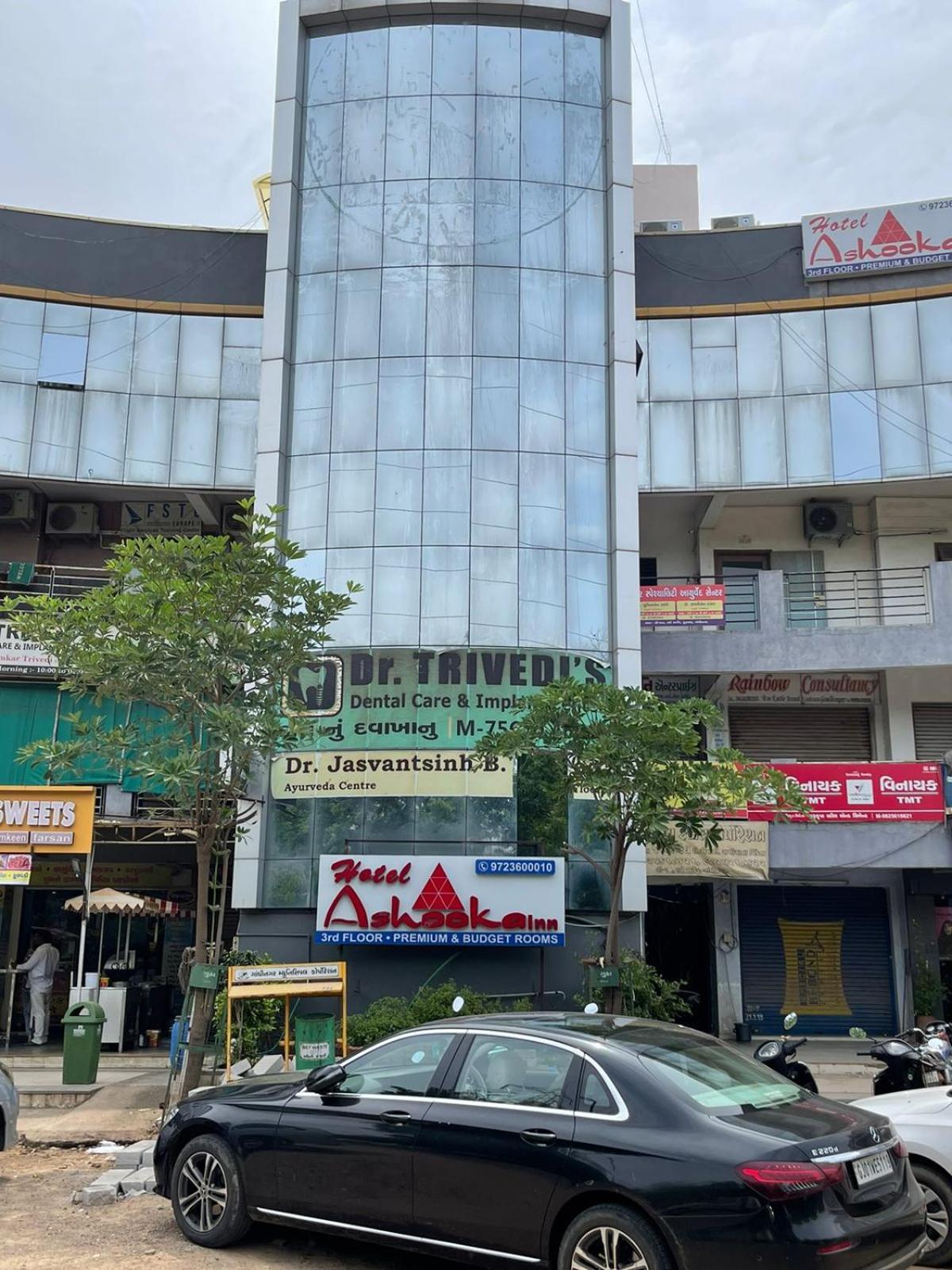 Hotel Ashooka Inn Gandhinagar Bagian luar foto