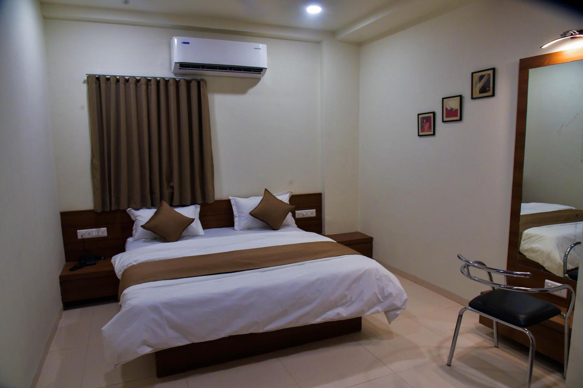 Hotel Ashooka Inn Gandhinagar Bagian luar foto