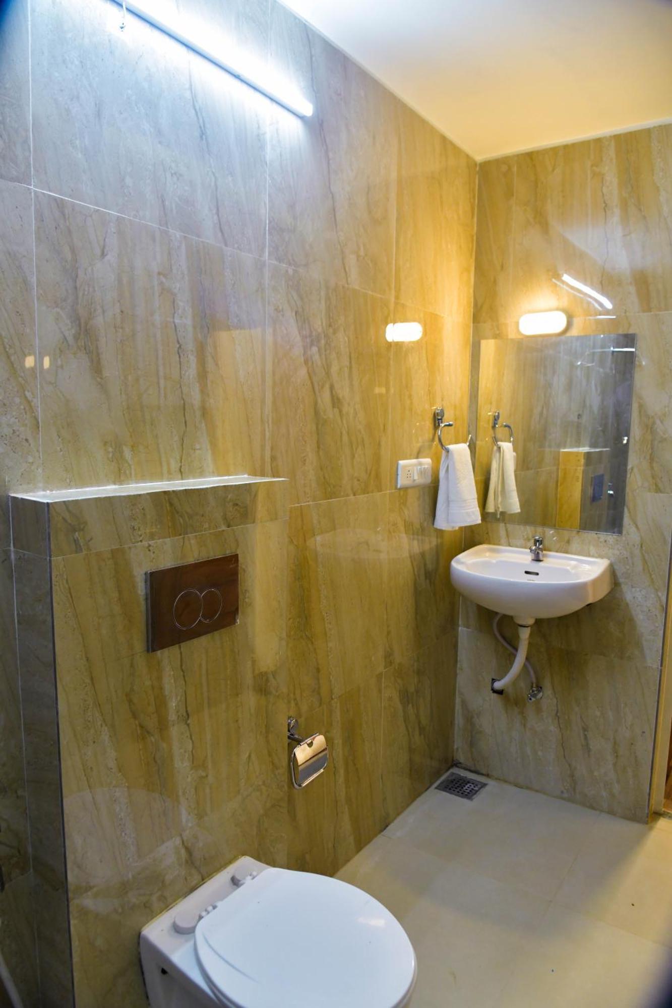 Hotel Ashooka Inn Gandhinagar Bagian luar foto