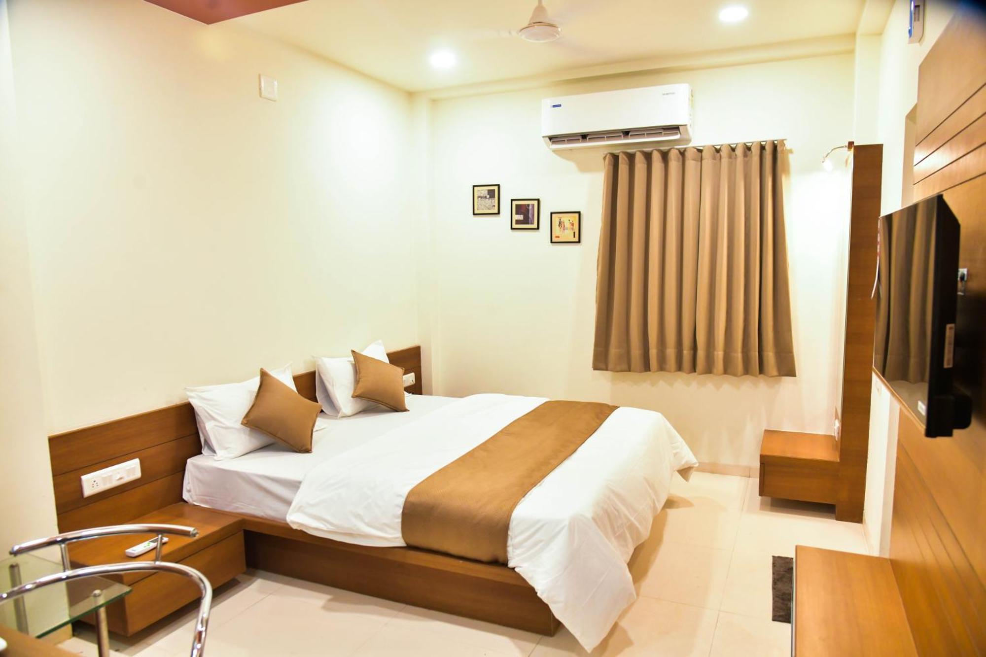 Hotel Ashooka Inn Gandhinagar Bagian luar foto
