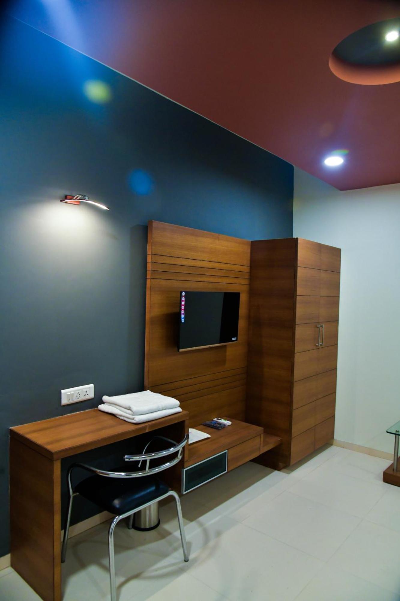 Hotel Ashooka Inn Gandhinagar Bagian luar foto
