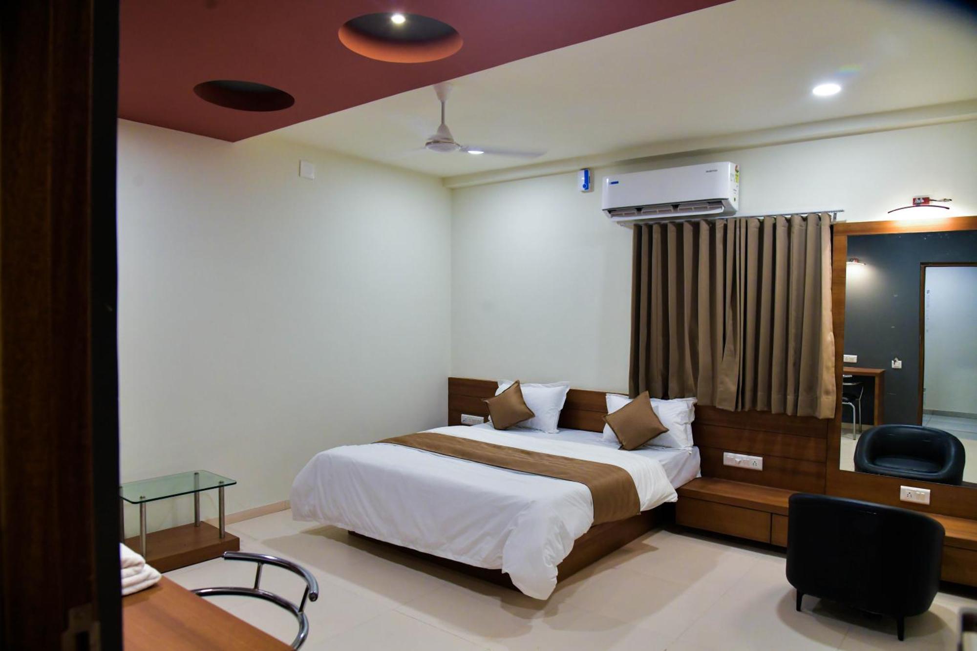Hotel Ashooka Inn Gandhinagar Bagian luar foto