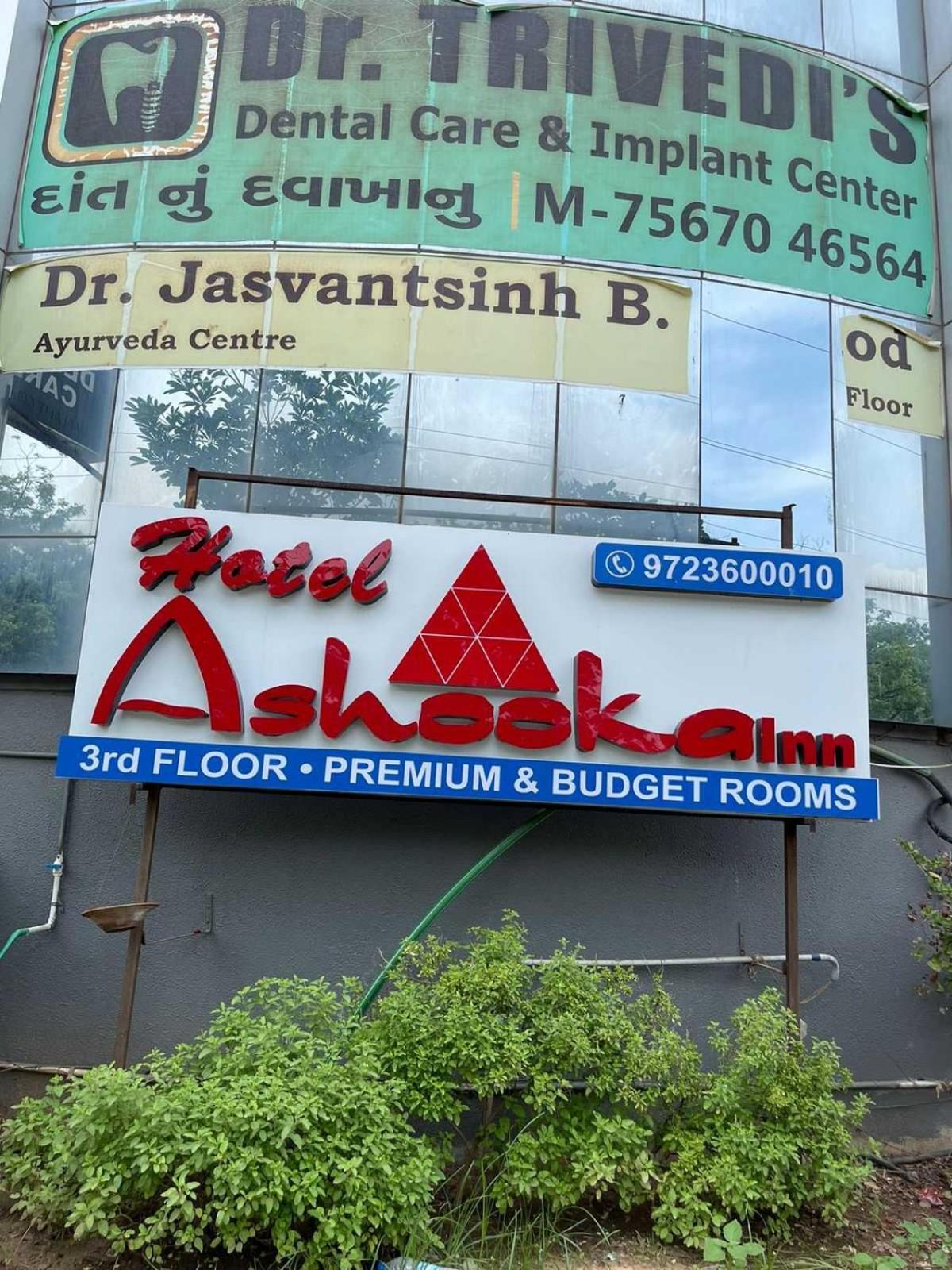 Hotel Ashooka Inn Gandhinagar Bagian luar foto