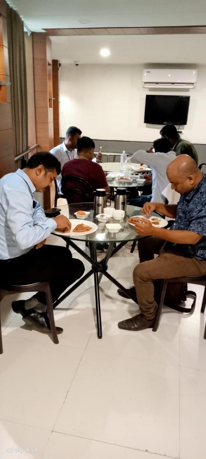 Hotel Ashooka Inn Gandhinagar Bagian luar foto